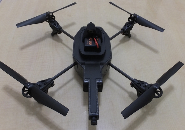 AR.Drone 2.0 バッテリー装着